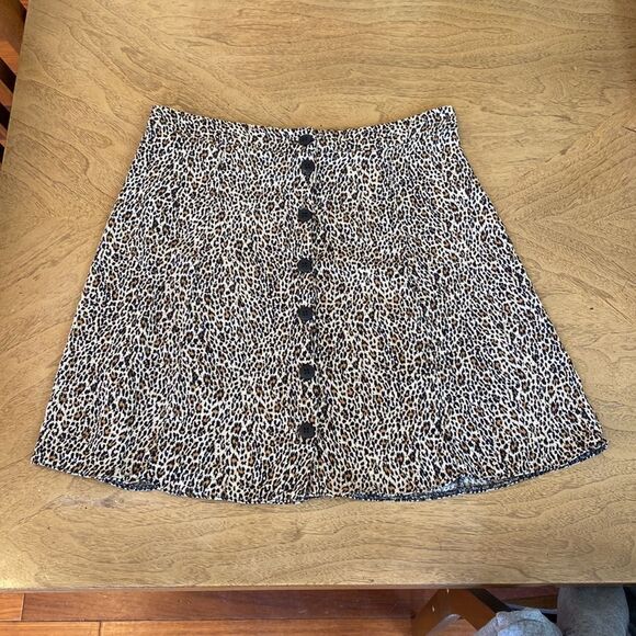 ASOS DESIGN button front mini skirt in leopard print Size 4 - Picture 10 of 10